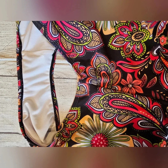 Nicole Miller Studio Plus Size •1X• Meadow Floral 1 Pc Swimsuit Scoop Back ☆NWT - Picture 7 of 10